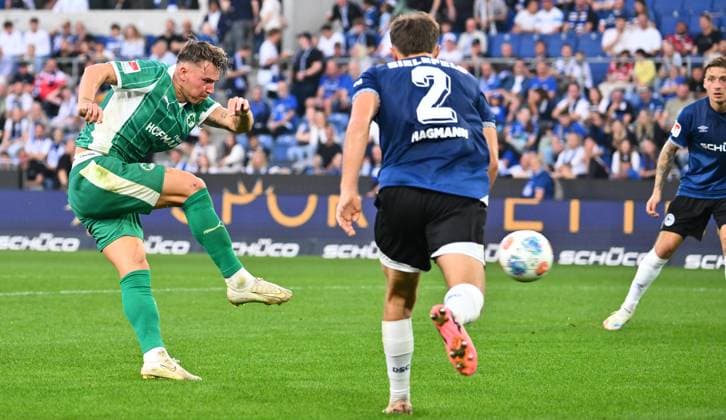 19 09 2025 Soccer Season 2025 2026 2 Soccer Bundesliga 06 Matchday DSC Arminia Bielefeld SpVgg Greuther Fürth Kleeblatt Sportfoto Zink xwoxzix DFL regulations prohibit any use of photographs as image sequences and or quasi video only for editorial use Felix Klaus 30, SpVgg Greuther Fürth