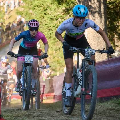 2025 WHOOP UCI Mountain Bike World Series XCC World Cup Women Elite, Lenzerheide, Schweiz Lenzerheide, Schweiz. 19. September 2025. Ginia Caluori vor Caroline BohÃ während des Cross Country Short Track der Damen Elite an den WHOOP UCI Mountain Bike World Series 2025 in Lenzerheide.