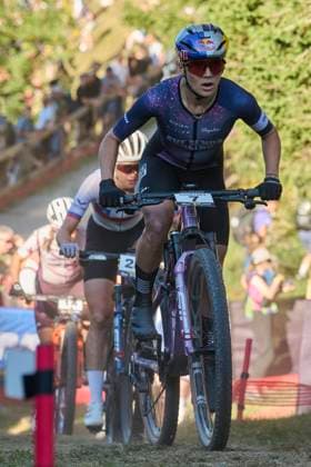 2025 WHOOP UCI Mountain Bike World Series XCC World Cup Women Elite, Lenzerheide, Schweiz Lenzerheide, Schweiz. 19. September 2025. Kate Courtney während des Cross Country Short Track der Damen Elite an den WHOOP UCI Mountain Bike World Series 2025 in Lenzerheide.