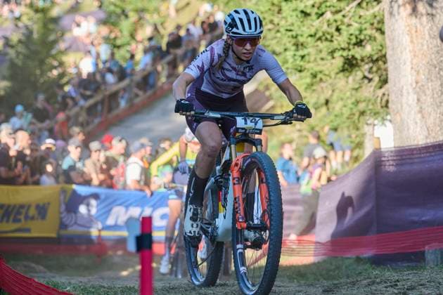 2025 WHOOP UCI Mountain Bike World Series XCC World Cup Women Elite, Lenzerheide, Schweiz Lenzerheide, Schweiz. 19. September 2025. Nina Graf während des Cross Country Short Track der Damen Elite an den WHOOP UCI Mountain Bike World Series 2025 in Lenzerheide.