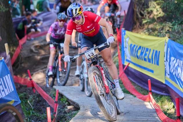 2025 WHOOP UCI Mountain Bike World Series XCC World Cup Women Elite, Lenzerheide, Schweiz Lenzerheide, Schweiz. 19. September 2025. Evie Richards (Trek Factory Racing - Pirelli) während des Cross Country Short Track der Damen Elite an den WHOOP UCI Mountain Bike World Series 2025 in Lenzerheide.