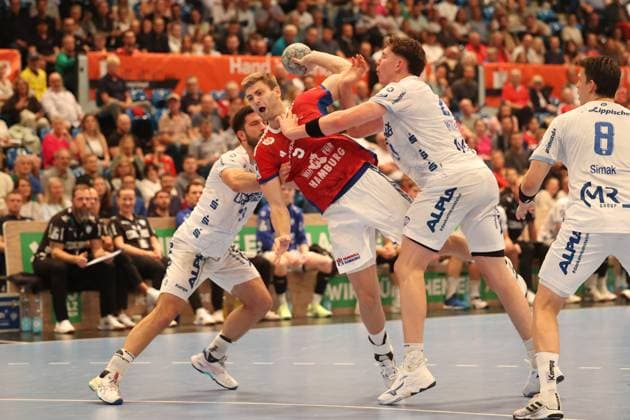 Handball Daikin Handball Bundesliga 2025 2026 Handball Sport Verein Hamburg vs TBV Lemgo Tim Suton Lemgo ,Oliver Norlyk Hamburg ,Successful shot on goal,Joel Joï¿½Willecke Lemgo , Sporthalle Hamburg Hamburg Hamburg
