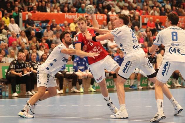 Handball Daikin Handball Bundesliga 2025 2026 Handball Sport Verein Hamburg vs TBV Lemgo Tim Suton Lemgo ,Oliver Norlyk Hamburg ,Successful shot on goal,Joel Joï¿½Willecke Lemgo , Sporthalle Hamburg Hamburg Hamburg