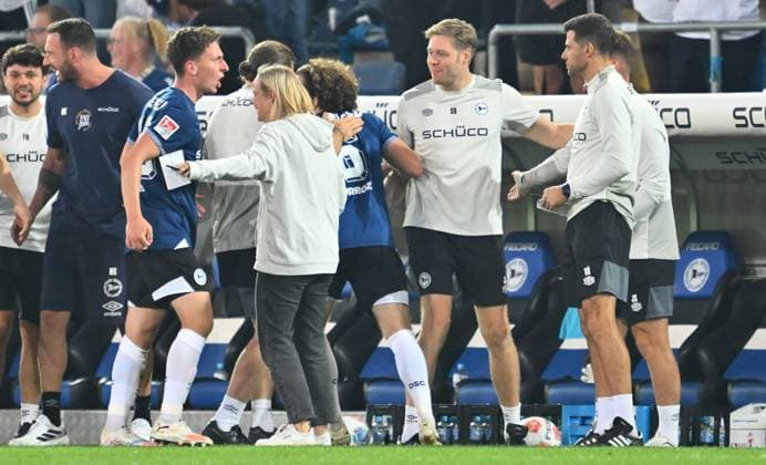 19 09 2025 Soccer season 2025 2026 2 Soccer Bundesliga 06 Matchday DSC Arminia Bielefeld SpVgg Greuther Fürth Kleeblatt Sportfoto Zink xwoxzix DFL regulations prohibit any use of photographs as image sequences and or quasi video only for editorial use Torjubel Jubel Freude nach Treffer Torschuß zum 1 1 durch Marius Wörl 38, Arminia Bielefeld