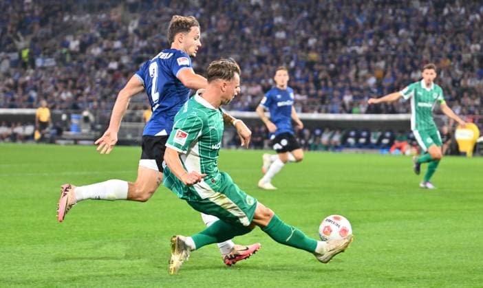 19 09 2025 Soccer season 2025 2026 2 Soccer Bundesliga 06 Matchday DSC Arminia Bielefeld SpVgg Greuther Fürth Kleeblatt Sportfoto Zink xwoxzix DFL regulations prohibit any use of photographs as image sequences and or quasi video only for editorial use Felix Hagmann 2, Arminia Bielefeld Felix Klaus 30, SpVgg Greuther Fürth