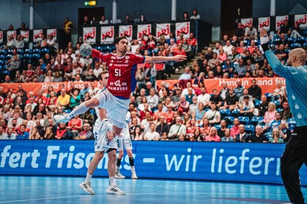 HBL HSV Hamburg vs TBV Lemgo Lippe, 19 09 25 Casper Ulrich Mortensen HSV Hamburg, 51 throws HBL HSV Hamburg vs TBV Lemgo Lippe on 19 09 2025 in the Sporthalle Hamburg, Hamburg Copyright: xBEAUTIFULxSPORTS Tonhäuserx