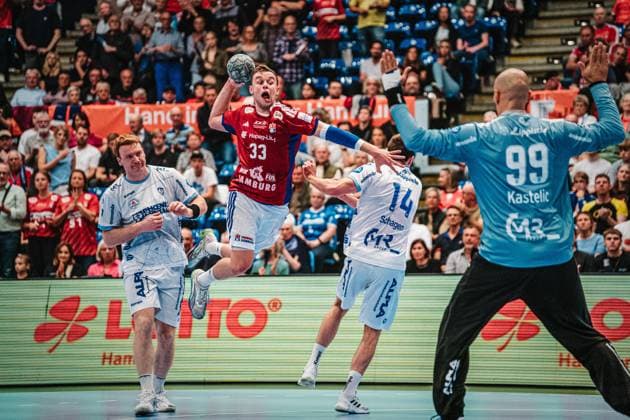 HBL HSV Hamburg vs TBV Lemgo Lippe, 19 09 25 Moritz Sauter HSV Hamburg, 33 throws HBL HSV Hamburg vs TBV Lemgo Lippe on 19 09 2025 at Sporthalle Hamburg, Hamburg Copyright: xBEAUTIFULxSPORTS Tonhäuserx