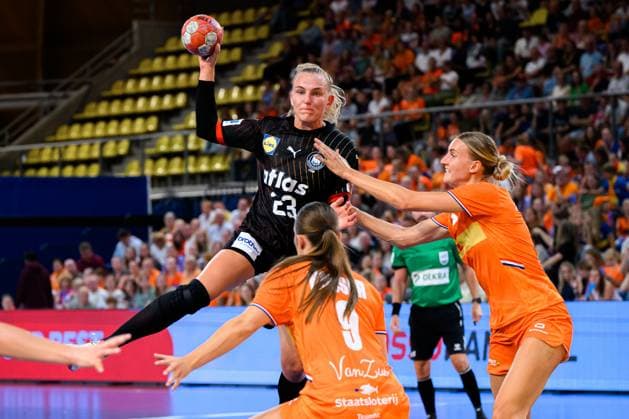 Eindhoven Handball Women Laenderspiel Netherlands Germany Annika Lott Germany , Larissa Nuesser Nüsser Netherlands , Kelly Dulfer Netherlands Eindhoven Netherlands