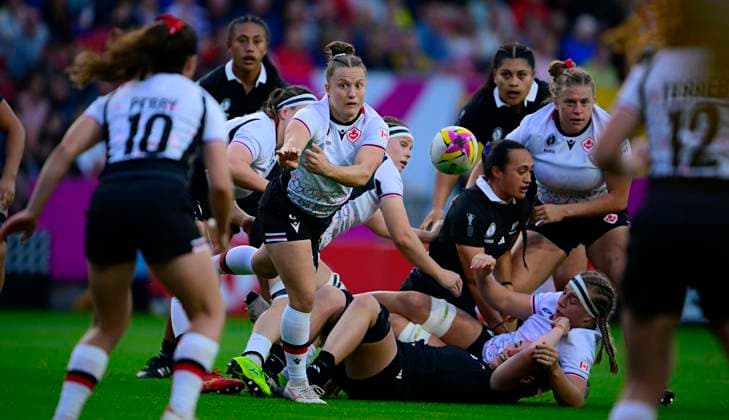New Zealand v Canada, Bristol, UK - 19 Sept 2025 Justine Pelletier of Canada spins the ball out during the Women s Rugby World Cup 2025 Semi-final match between New Zealand and Canada at Ashton Gate Stadium, Bristol, England United Kingdom on September 19, 2025 in Exeter, England. (Photo by Phil Mingo PPAUK) Bristol Ashton Gate Stadium GBR Copyright: xPhilxMingo PPAUKx PPA-215232