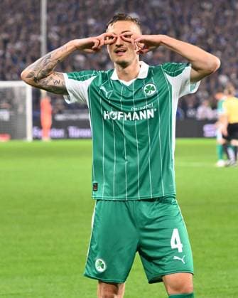 19 09 2025 Soccer season 2025 2026 2 Soccer Bundesliga 06 Matchday DSC Arminia Bielefeld SpVgg Greuther Fürth Kleeblatt Sportfoto Zink xwoxzix DFL regulations prohibit any use of photographs as image sequences and or quasi video only for editorial use Torjubel Jubel nach Treffer Torschuß zum 1 2 durch Philipp Ziereis 4, SpVgg Greuther Fürth
