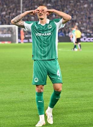 19 09 2025 Soccer season 2025 2026 2 Soccer Bundesliga 06 Matchday DSC Arminia Bielefeld SpVgg Greuther Fürth Kleeblatt Sportfoto Zink xwoxzix DFL regulations prohibit any use of photographs as image sequences and or quasi video only for editorial use Torjubel Jubel nach Treffer Torschuß zum 1 2 durch Philipp Ziereis 4, SpVgg Greuther Fürth
