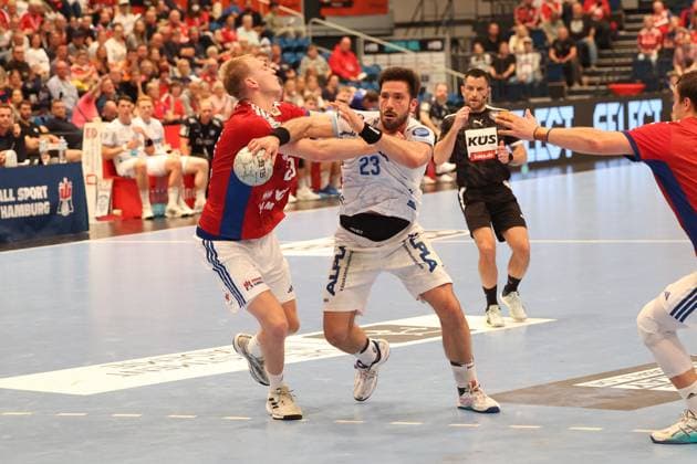 Handball Daikin Handball Bundesliga 2025 2026 Handball Sport Verein Hamburg vs TBV Lemgo Einar Olafsson Hamburg ,Tim Suton Lemgo , Sporthalle Hamburg Hamburg