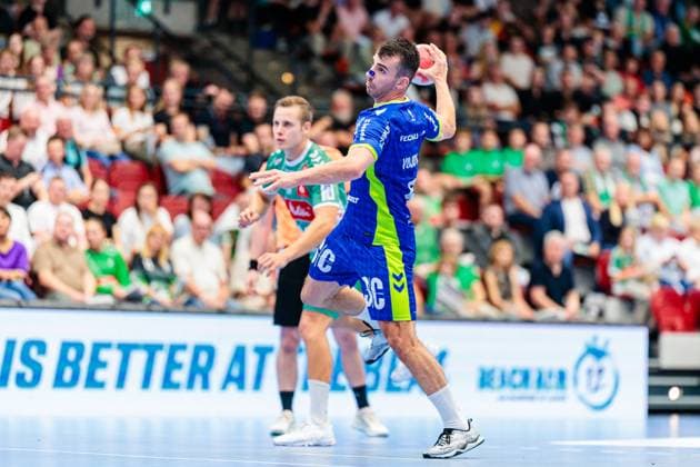 Milos Vujovic VfL Gummersbach, 06 at seven-meter 7 meter throw GER, GWD Minden vs VfL Gummersbach, Handball, 1 Bundesliga, Matchday 5, Season 2025 2026, 19 09 2025 GER, GWD Minden vs VfL Gummersbach, Handball, 1 Bundesliga, Matchday 5, Season 2025 2026, 19 09 2025 Luebbecke Copyright: xEibner-Pressefoto JanxRollingerx EP_JSK