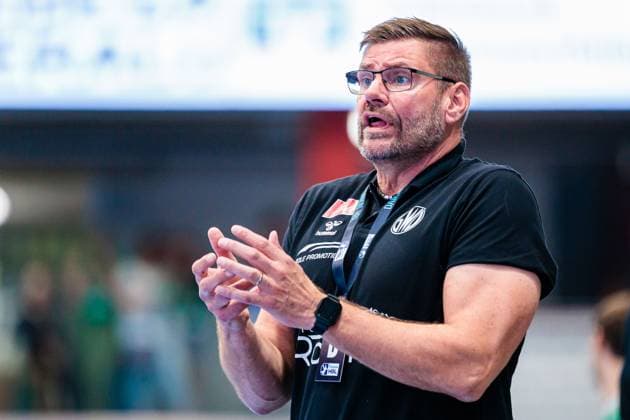 Aaron Ziercke GWD Minden, Coach aergert sich auf GER, GWD Minden vs VfL Gummersbach, Handball, 1 Bundesliga, Matchday 5, Season 2025 2026, 19 09 2025 GER, GWD Minden vs VfL Gummersbach, Handball, 1 Bundesliga, Matchday 5, Season 2025 2026, 19 09 2025 Luebbecke Copyright: xEibner-Pressefoto JanxRollingerx EP_JSK