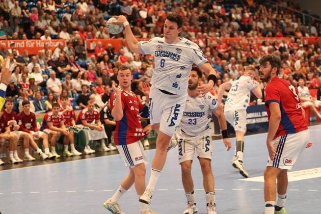 Handball Daikin Handball Bundesliga 2025 2026 Handball Sport Verein Hamburg vs TBV Lemgo Frederik Simak Lemgo ,successful goal throw, Sporthalle Hamburg Hamburg