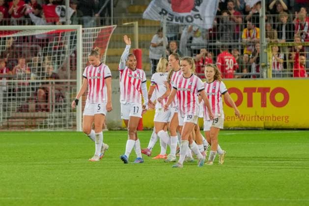 Google Pixel Womens Bundesliga SC Freiburg vs Hamburger SV, 19 09 2025 Aurélie Csillag SC Freiburg, 17 with her goal celebration for 4 2 Google Pixel Womens Bundesliga SC Freiburg vs Hamburger SV, Dreisamstadion, 19 09 2025 DFB DFL REGULATIONS PROHIBIT ANY USE OF PHOTOGRAPHS AS IMAGE SEQUENCES AND OR QUASI VIDEO Copyright: xBEAUTIFULxSPORTS Boscox