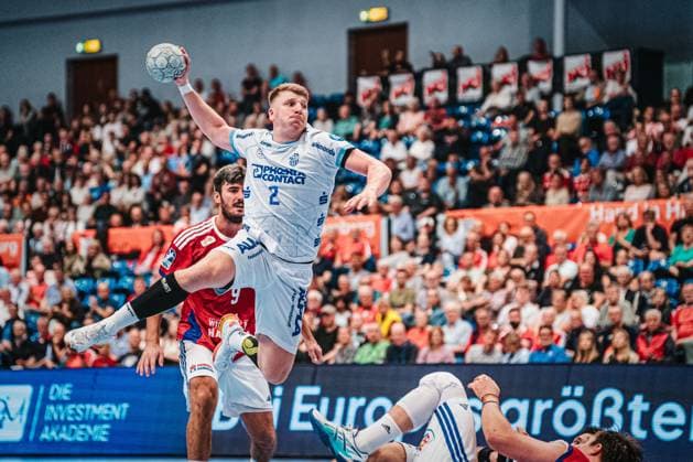 HBL HSV Hamburg vs TBV Lemgo Lippe, 19 09 25 Lukas Hutecek TBV Lemgo Lippe, 2 throws HBL HSV Hamburg vs TBV Lemgo Lippe on 19 09 2025 at Sporthalle Hamburg, Hamburg Copyright: xBEAUTIFULxSPORTS Tonhäuserx