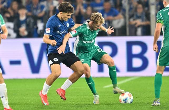 19 09 2025 Soccer season 2025 2026 2 Soccer Bundesliga 06 Matchday DSC Arminia Bielefeld SpVgg Greuther Fürth Kleeblatt Sportfoto Zink xwoxzix DFL regulations prohibit any use of photographs as image sequences and or quasi video only for editorial use Florian Micheler 20, Arminia Bielefeld Marco John 24, SpVgg Greuther Fürth