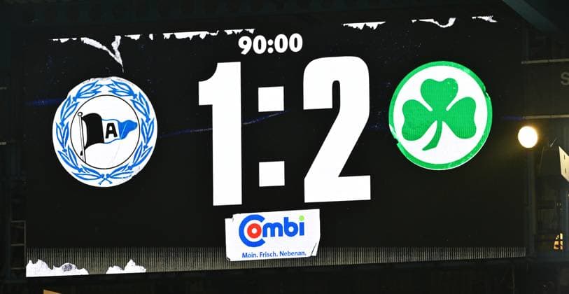 19 09 2025 Soccer season 2025 2026 2 Soccer Bundesliga 06 Matchday DSC Arminia Bielefeld SpVgg Greuther Fürth Kleeblatt Sportfoto Zink xwoxzix DFL regulations prohibit any use of photographs as image sequences and or quasi video only for editorial use Final result on scoreboard