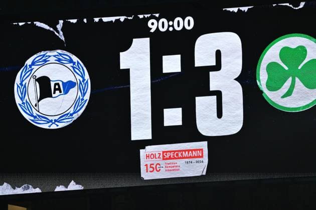 19 09 2025 Soccer season 2025 2026 2 Soccer Bundesliga 06 Matchday DSC Arminia Bielefeld SpVgg Greuther Fürth Kleeblatt Sportfoto Zink xwoxzix DFL regulations prohibit any use of photographs as image sequences and or quasi video only for editorial use Final result on scoreboard