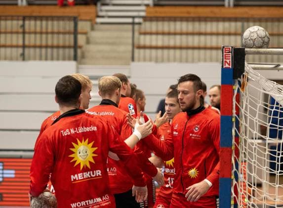 TuS N Luebbecke the team tunes up, HBW Balingen Weilstetten vs TuS N Luebbecke, Handball, 2 Bundesliga, Matchday 4, Season 2025 2026, 19 09 2025 Eibner Pressefoto Andreas Ulmer HBW Balingen Weilstetten vs TuS N Luebbecke, Handball, 2 Bundesliga, Matchday 4, Season 2025 2026, 19 09 2025 Balingen Copyright: xEibner-Pressefoto AndreasxUlmerx EP_AUR