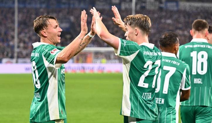 19 09 2025 Soccer Season 2025 2026 2 Soccer Bundesliga 06 Matchday DSC Arminia Bielefeld SpVgg Greuther Fürth Kleeblatt Sportfoto Zink xwoxzix DFL regulations prohibit any use of photographs as image sequences and or quasi video only for editorial use Torjubel Jubel Freude nach Treffer Tor Torschuß zum 1 3 durch Felix Klaus 30, SpVgg Greuther Fürth Felix Klaus 30, SpVgg Greuther Fürth Gian Luca Gian Luca Itter 27, SpVgg Greuther Fürth
