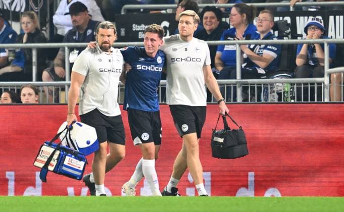 19 09 2025 Soccer Season 2025 2026 2 Soccer Bundesliga 06 Matchday DSC Arminia Bielefeld SpVgg Greuther Fürth Kleeblatt Sportfoto Zink xwoxzix DFL regulations prohibit any use of photographs as image sequences and or quasi video only for editorial use Marius Wörl 38, Arminia Bielefeld must give up injured injury