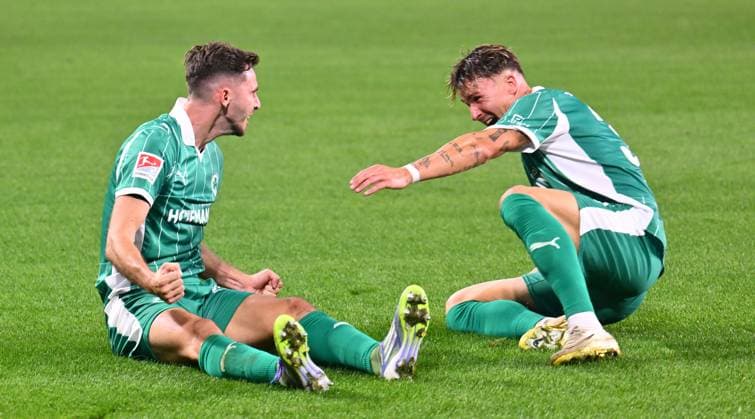 19 09 2025 Soccer Season 2025 2026 2 Soccer Bundesliga 06 Matchday DSC Arminia Bielefeld SpVgg Greuther Fürth Kleeblatt Sportfoto Zink xwoxzix DFL regulations prohibit any use of photographs as image sequences and or quasi video only for editorial use Branimir Hrgota 10, SpVgg Greuther Fürth Felix Klaus 30, SpVgg Greuther Fürth Jubel Freude