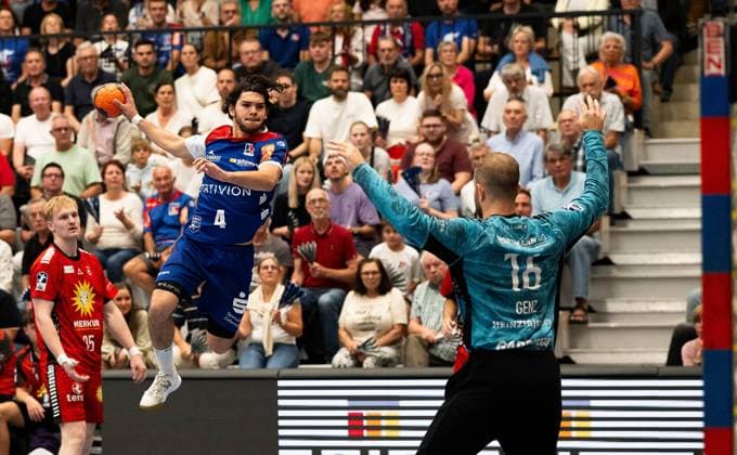 Tim Matthes HBW Balingen Weilstetten, 04 on goal throw, HBW Balingen Weilstetten vs TuS N Luebbecke, Handball, 2 Bundesliga, Matchday 4, Season 2025 2026, 19 09 2025 Eibner Pressefoto Andreas Ulmer HBW Balingen Weilstetten vs TuS N Luebbecke, Handball, 2 Bundesliga, Matchday 4, Season 2025 2026, 19 09 2025 Balingen Copyright: xEibner-Pressefoto AndreasxUlmerx EP_AUR