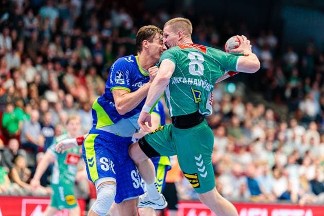 v l Julian Koester VfL Gummersbach, 07 , Karolis Antanavicius GWD Minden, 08 in duel GER, GWD Minden vs VfL Gummersbach, Handball, 1 Bundesliga, Matchday 5, Season 2025 2026, 19 09 2025 GER, GWD Minden vs VfL Gummersbach, Handball, 1 Bundesliga, Matchday 5, Season 2025 2026, 19 09 2025 Luebbecke Copyright: xEibner-Pressefoto JanxRollingerx EP_JSK