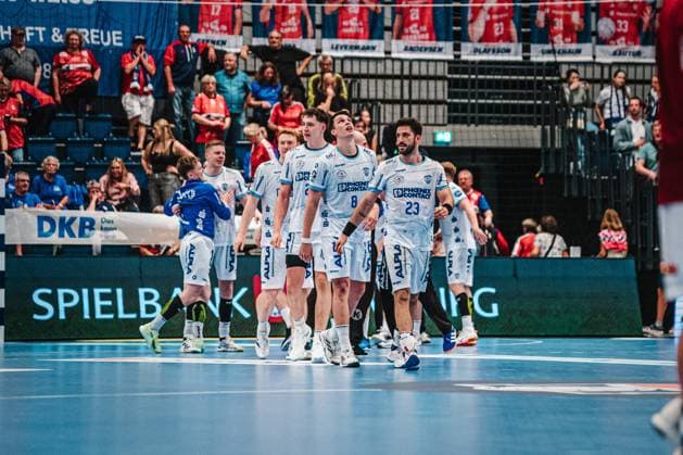 HBL HSV Hamburg vs TBV Lemgo Lippe, 19 09 25 TBV Lemgo Lippe cheers HBL HSV Hamburg vs TBV Lemgo Lippe on 19 09 2025 at Sporthalle Hamburg, Hamburg Copyright: xBEAUTIFULxSPORTS Tonhäuserx