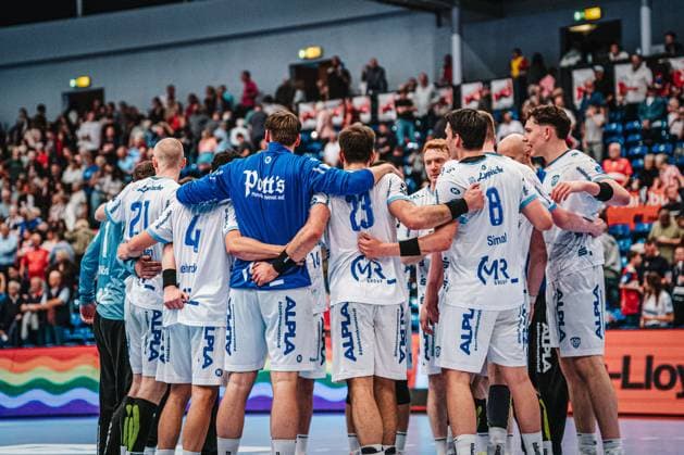 HBL HSV Hamburg vs TBV Lemgo Lippe, 19 09 25 TBV Lemgo Lippe cheers HBL HSV Hamburg vs TBV Lemgo Lippe on 19 09 2025 at Sporthalle Hamburg, Hamburg Copyright: xBEAUTIFULxSPORTS Tonhäuserx