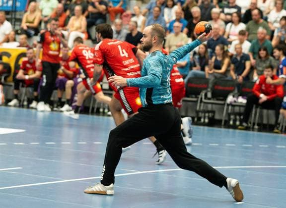 Fredrik Genz TuS N Luebbecke, 16, Goalkeeper gets very upset about a counter-goal, tries to speed up the game HBW Balingen Weilstetten vs TuS N Luebbecke, Handball, 2 Bundesliga, Matchday 4, Season 2025 2026, 19 09 2025 Eibner Pressefoto Andreas Ulmer HBW Balingen Weilstetten vs TuS N Luebbecke, Handball, 2 Bundesliga, Matchday 4, Season 2025 2026, 19 09 2025 Balingen Copyright: xEibner-Pressefoto AndreasxUlmerx EP_AUR