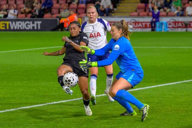 Kerolin Nicoli (14 Manchester City) taking a chance on goal during the Barclays Women s Super League game between Tottenham Hotspur vs Manchester City at BetWright Stadium in London , England. (Photo by Keeran Marquis Sports Press Photo SPP) Copyright: xKeeranxMarquis SPPx Sportspressphoto_SPR28592