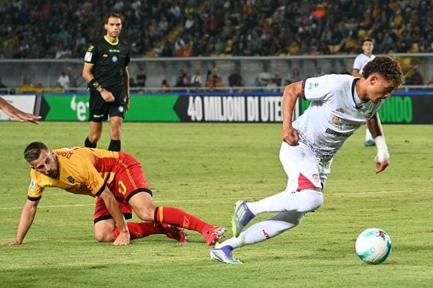 CALCIO - Serie A - US Lecce vs Cagliari Calcio Sebastiano Esposito (Cagliari Calcio) in action during US Lecce vs Cagliari Calcio, Italian soccer Serie A match in Lecce, Italy, September 19 2025 Lecce Italy  Copyright: xIPAxSport ABACAx