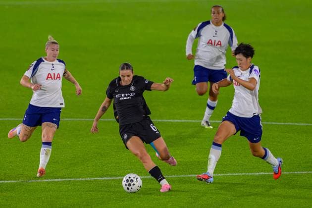 Grace Clinton (6 Manchester City) on the ball during the Barclays Women s Super League game between Tottenham Hotspur vs Manchester City at BetWright Stadium in London , England. (Photo by Keeran Marquis Sports Press Photo SPP) Copyright: xKeeranxMarquis SPPx Sportspressphoto_SPR28600