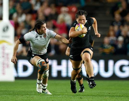 Kaipo Olsen-Baker of New Zealand gets away from DaLeaka Menin of Canada. New Zealand Black Ferns v Canada, Women’s Rugby World Cup Semi Final match at Ashton Gate Stadium, Bristol, England on Friday 19 September 2025. Photo credit: Matthew Impey Bristol United Kingdom Copyright: xx