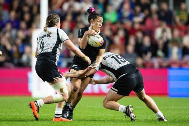 New Zealand Women v Canada Women Women s Rugby World Cup 2025 19 09 2025. Semi-Final Theresa Setefano of New Zealand under pressure from Tyson Beukeboom during the Women s Rugby World Cup 2025 match between New Zealand Women and Canada Women at Ashton Gate, Bristol, England on 19 September 2025. Bristol Ashton Gate Bristol England Editorial use only , Copyright: xSimonxKingx PSI-22842-0066
