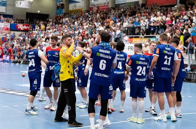 Joyful emotion in the team, about the victory, HBW Balingen Weilstetten vs TuS N Luebbecke, Handball, 2 Bundesliga, Matchday 4, Season 2025 2026, 19 09 2025 Eibner Pressefoto Andreas Ulmer HBW Balingen Weilstetten vs TuS N Luebbecke, Handball, 2 Bundesliga, Matchday 4, Season 2025 2026, 19 09 2025 Balingen Copyright: xEibner-Pressefoto AndreasxUlmerx EP_AUR