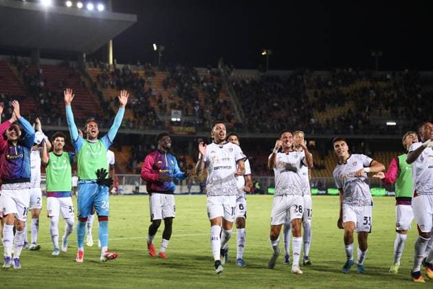 CALCIO - Serie A - US Lecce vs Cagliari Calcio Cagliari Calcio celebrates the victory during US Lecce vs Cagliari Calcio, Italian soccer Serie A match in Lecce, Italy, September 19 2025 Lecce Italy  Copyright: xIPAxSport ABACAx