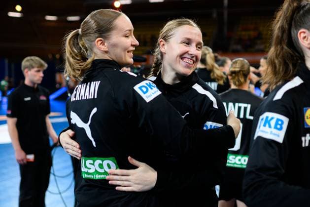Eindhoven Handball Women Laenderspiel Netherlands Germany Nieke Kühne Kuehne Germany , Jolina Huhnstock Germany Eindhoven Netherlands