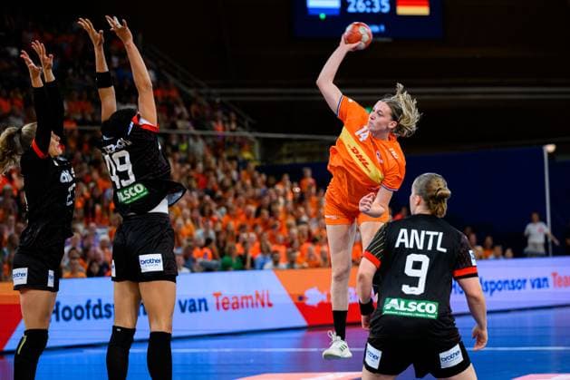 Eindhoven Handball Women Laenderspiel Netherlands Germany from left Annika Lott Germany , Aimee von Pereira Germany , Judith van der Helm Netherlands Eindhoven Netherlands