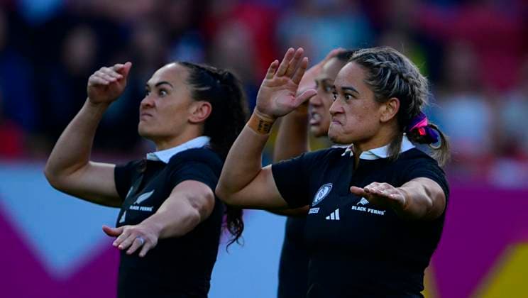 New Zealand v Canada, Bristol, UK - 19 Sept 2025 Portia Woodman-Wickliffe of New Zealand, Kennedy Tukuafu of New Zealand and Stacey Waaka of New Zealand preform the Haka during the Women s Rugby World Cup 2025 Semi-final match between New Zealand and Canada at Ashton Gate Stadium, Bristol, England United Kingdom on September 19, 2025 in Exeter, England. (Photo by Phil Mingo PPAUK) Bristol Ashton Gate Stadium GBR Copyright: xPhilxMingo PPAUKx PPA-215283