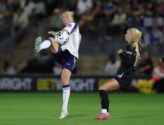 . - Tottenham Hotspur Women v Manchester City Women, Women™s Super League, Brisbane Road Stadium, London, England. - 19th September 2025. (C) Daniel Weir Crystal Pix Eveliina Summannen of Tottenham Hotspur. - Tottenham Hotspur Women v Manchester City Women, Women™s Super League, Brisbane Road Stadium, London, England. - 19th September 2025. (C) Daniel Weir Crystal Pix London Brisbane Road Stadium United Kingdom Copyright: xDanielxWeirx CP_Tottenham_Women_Manchester_City_Women_49