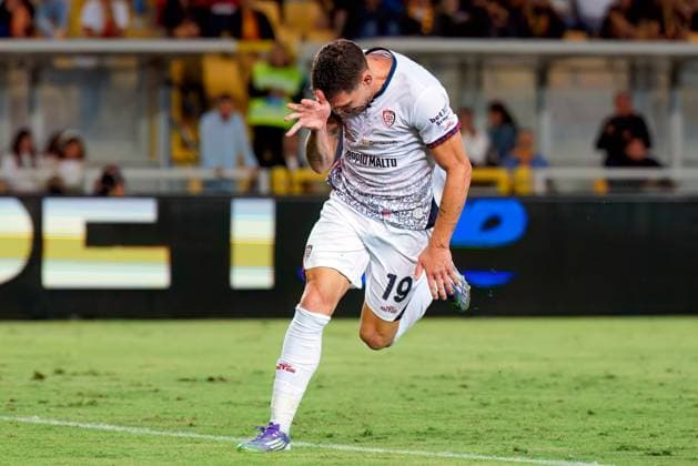 Andrea Belotti of Cagliari Calcio celebrates after scoring a goal during US Lecce vs Cagliari Calcio, Italian soccer Serie A match in Lecce, Italy, September 19 2025  Copyright: xEmmanuelexMastrodonato IPAxSportx xipa-agency.netx xx IPA_65268934 IPA_Agency_IPA65268934