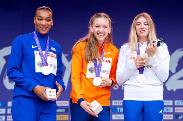 2025-09-20 World Athletics Championships Tokyo 2025 - Day 8 TOKYO, JAPAN - SEPTEMBER 20: Jasmine Jones of United States of America, Femke Bol of the Netherlands, Emma Zapletalova of Slovakia during the podium ceremony after competing during the Women s 400m Hurdles on day eight of the World Athletics Championships Tokyo 2025 at National Stadium on September 20, 2025 in Tokyo, Japan. (Photo by Joris Verwijst BSR Agency) Tokyo Japan Content not available for redistribution in The Netherlands directly or indirectly through any third parties. Copyright: xBSRxAgencyx