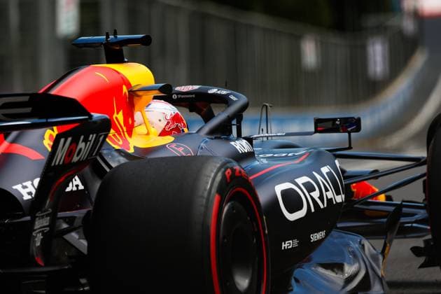 F1 - AZERBAIJAN GRAND PRIX 2025 01 VERSTAPPEN Max (nld), Red Bull Racing RB21, action during the 2025 Formula 1 Qatar Airways Azerbaijan Grand Prix, 17th round of the 2025 FIA Formula One World Championship, WM, Weltmeisterschaft from September 19 to 21, 2025 on the Baku City Circuit, in Baku, Azerbaijan -  Copyright: xFLORENTxGOODENx