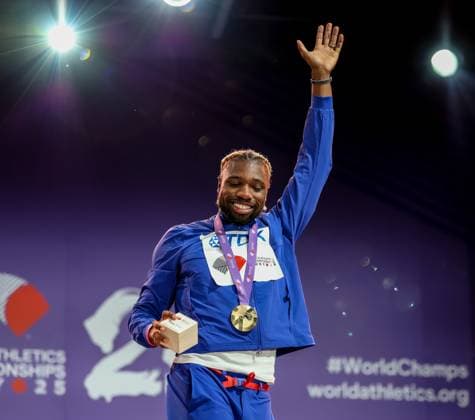 September 20, 2025, Shinjuku, Tokyo, Japan: NOAH LYLES of USA celebrates with his Gold Medal in the Men s 200m Medal Ceremony at the Tokyo 2025 World Athletics Championships in Tokyo, Japan Shinjuku Japan - ZUMAc179 20250920_zep_c179_003 Copyright: xMickaelxChavetx
