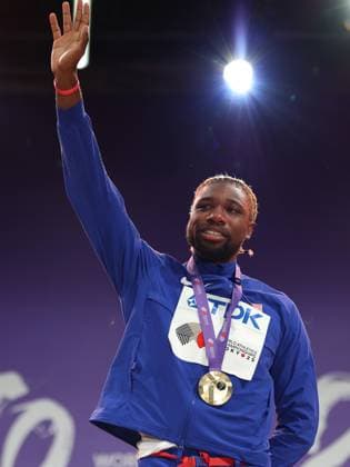 September 20, 2025, Shinjuku, Tokyo, Japan: NOAH LYLES of USA celebrates with his Gold Medal in the Men s 200m Medal Ceremony at the Tokyo 2025 World Athletics Championships in Tokyo, Japan Shinjuku Japan - ZUMAc179 20250920_zep_c179_009 Copyright: xMickaelxChavetx