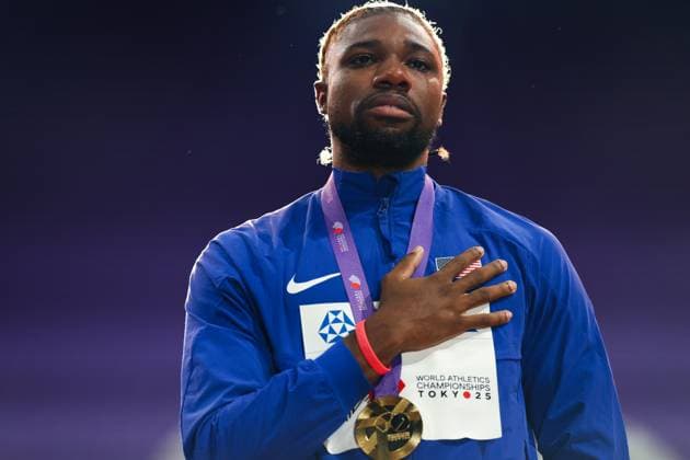 September 20, 2025, Shinjuku, Tokyo, Japan: An emotional NOAH LYLES of USA with tears running down his face celebrates with his Gold Medal in the Men s 200m Medal Ceremony at the Tokyo 2025 World Athletics Championships in Tokyo, Japan Shinjuku Japan - ZUMAc179 20250920_zep_c179_014 Copyright: xMickaelxChavetx